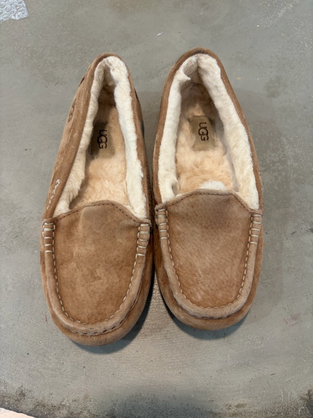 UGG Chestnut Moccasin Slippers, Women’s Size 7 / EU 38, Fluffy, Barely Worn